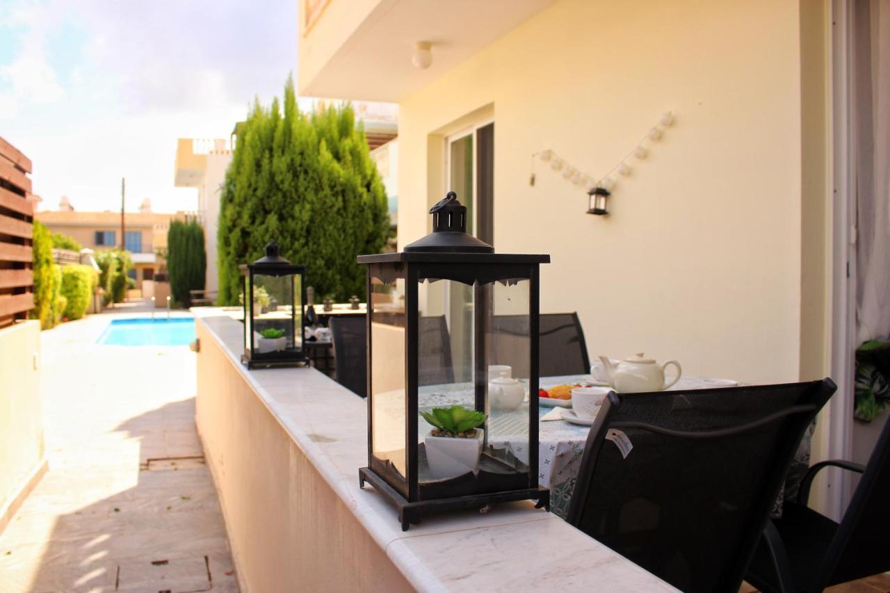 Cozy Poolside Apartment Paphos Bagian luar foto