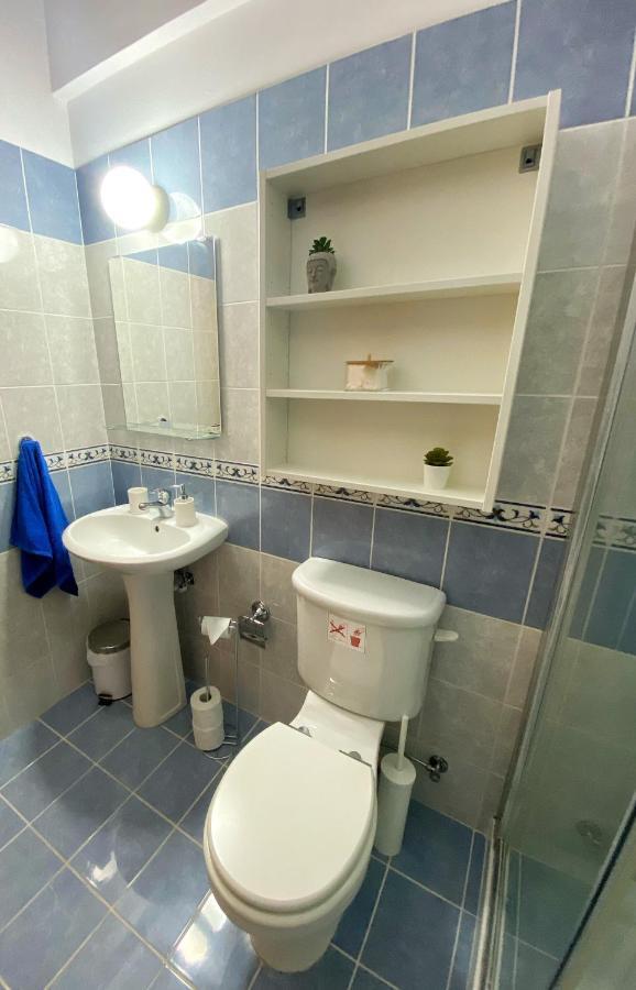 Cozy Poolside Apartment Paphos Bagian luar foto