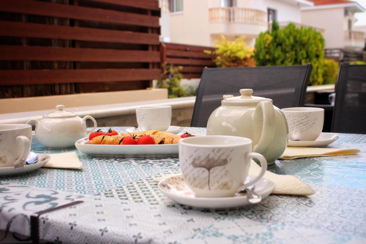 Cozy Poolside Apartment Paphos Bagian luar foto