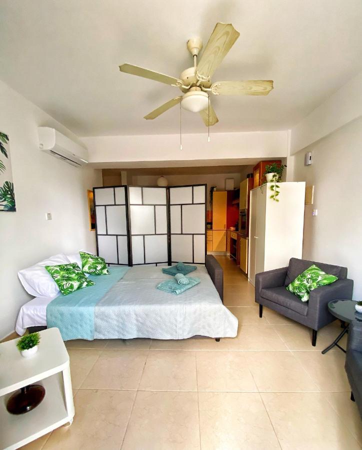Cozy Poolside Apartment Paphos Bagian luar foto