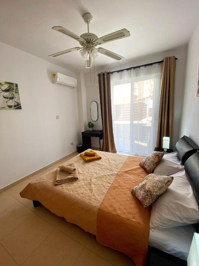 Cozy Poolside Apartment Paphos Bagian luar foto