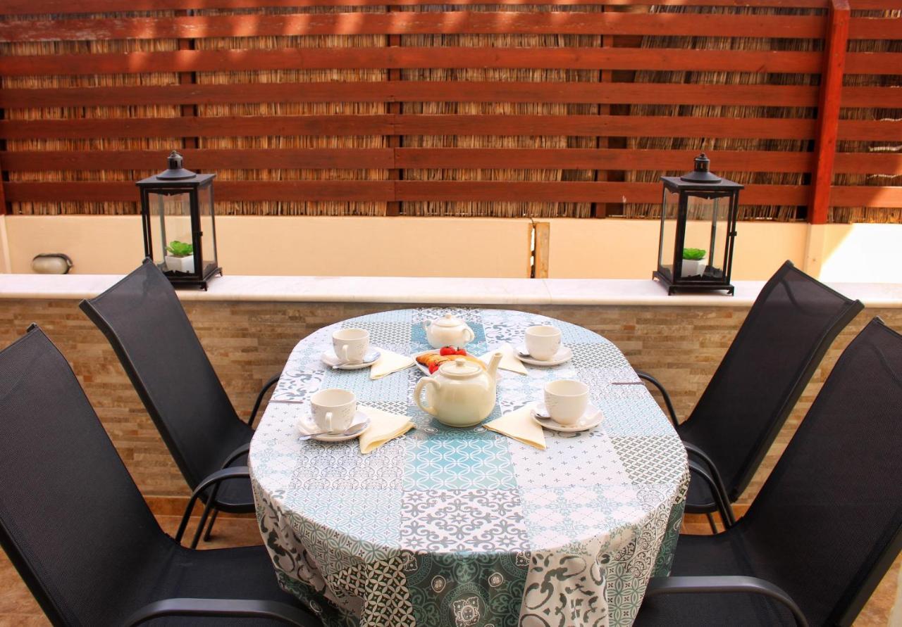 Cozy Poolside Apartment Paphos Bagian luar foto